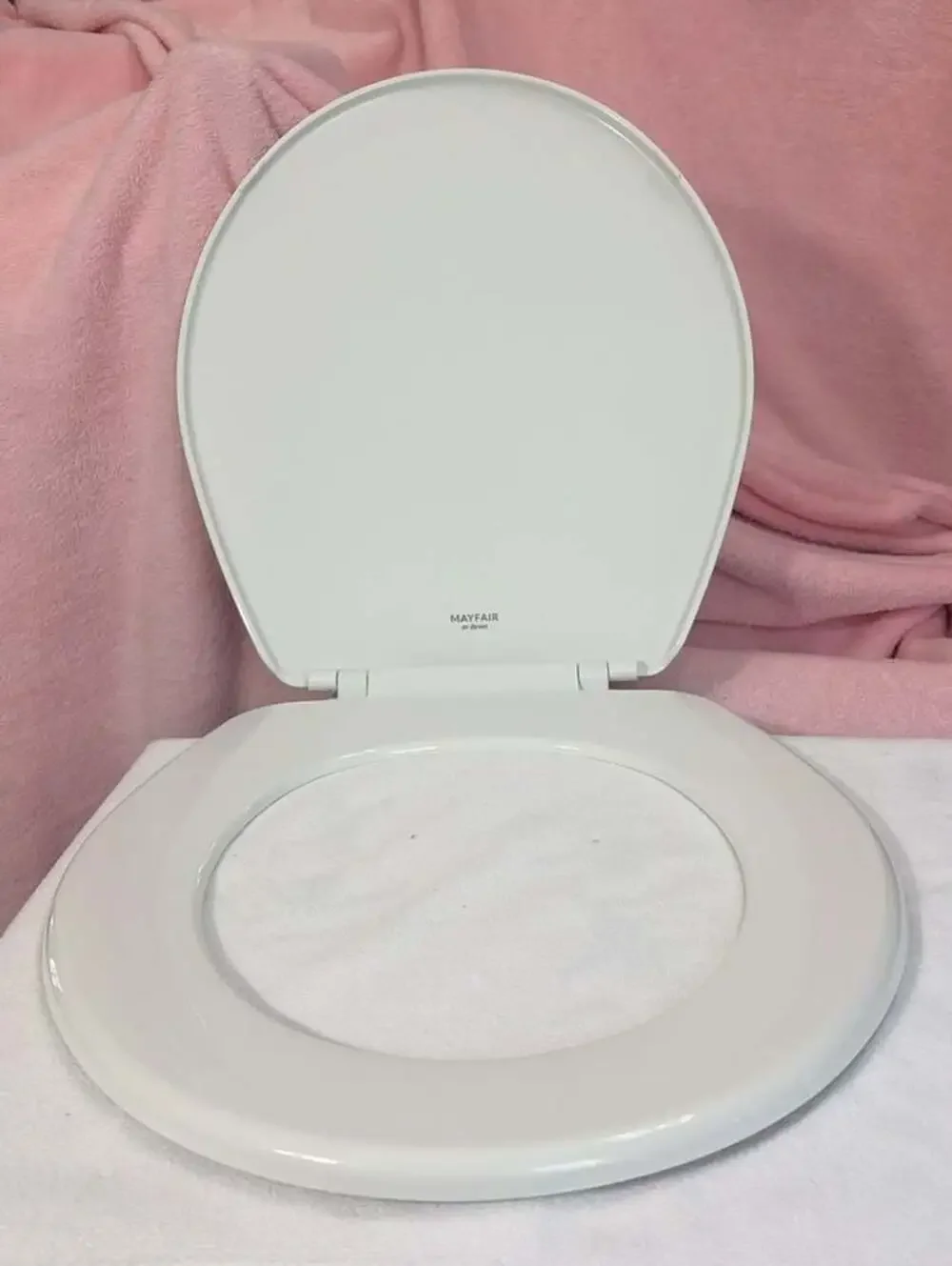 Mayfair by Bemis Round White Toilet Seat with Cover and Hardware